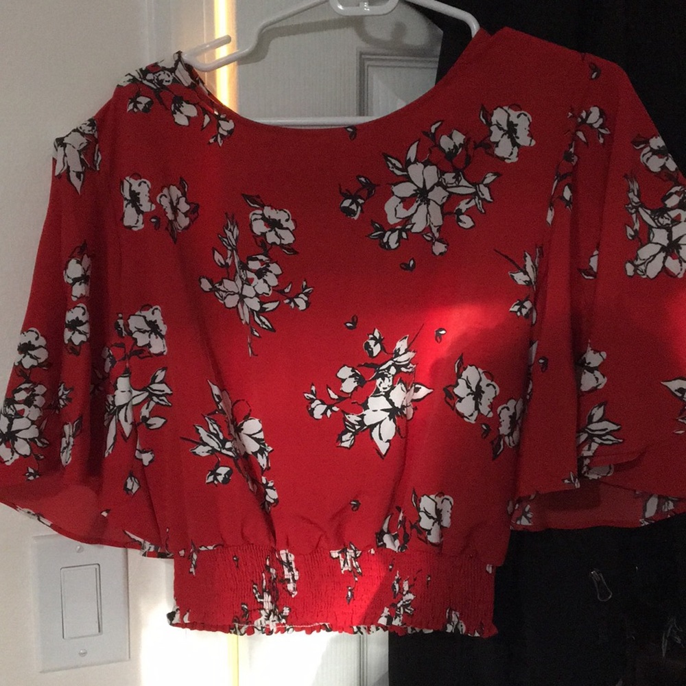 Hollister short sleeved floral blouse